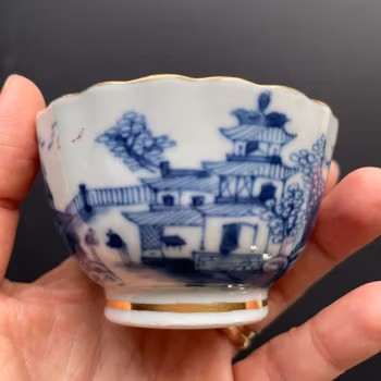 One Antique Chinese blue and white Porcelain teacup with gilding Qianlong #930