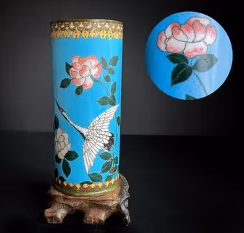 A antique Chinese brushpot in enamel, late Qing / Republic #985