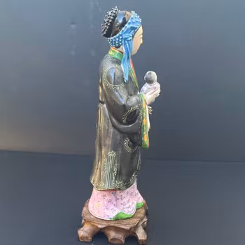 A Vintage / Antique chinese porcelain figurine 20th c #1009