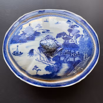 A Chinese export tureen in underglazed blue & white Qianlong period, Qing #1022