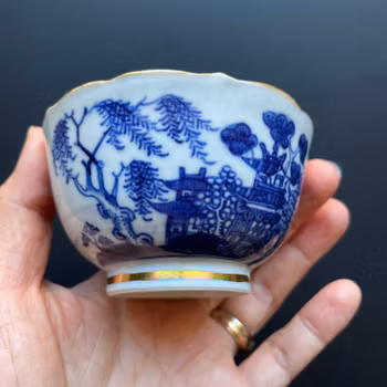 Antique Chinese blue and white Porcelain teacup with gilding Qianlong #1052