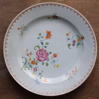 A Chinese famille rose plate, Qianlong, Qing Dynasty #718