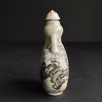 Antique Chinese porcelain snuffbottle Late Qing / Republic #1170