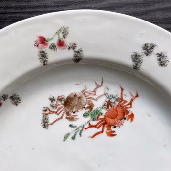 Chinese antique famille rose plate with crabs, Yongzheng / Qianlong 18th c #1179