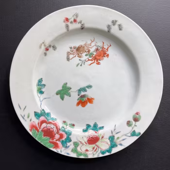 Chinese antique famille rose plate with crabs, Yongzheng / Qianlong 18th c #1179