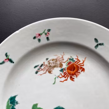Chinese antique famille rose plate with crabs, Yongzheng / Qianlong 18th c #1178