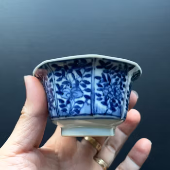 Antique Chinese teacup in underglazed blue and white, Late Qing Dynasty #1192
