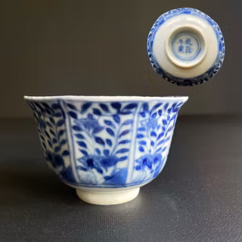 Antique Chinese teacup in underglazed blue and white, Late Qing Dynasty #1195