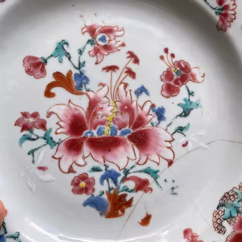 Antique Chinese famille rose plate, 18th century, Yongzheng / Qianlong #1198