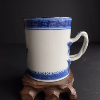 An Antique Chinese blue and white cup, Qing Dynasty 18th/19th c #1317