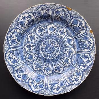 Antique Chinese blue and white charger , Kangxi period #1403