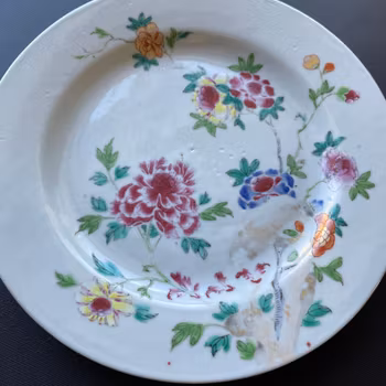 Antique Chinese famille rose plate, Yongzheng / Qianlong, 18th c #1399