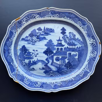 Antique Chinese platter in blue and white, Qianlong period #1405