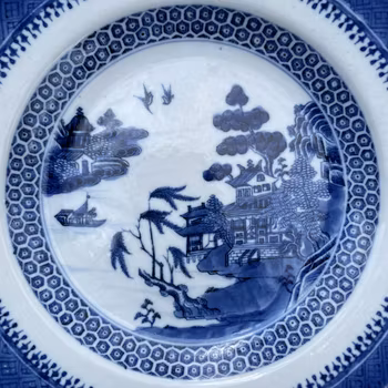 Antique Chinese underglazed blue and white plate, Jiaqing 18th / 19th c #1401