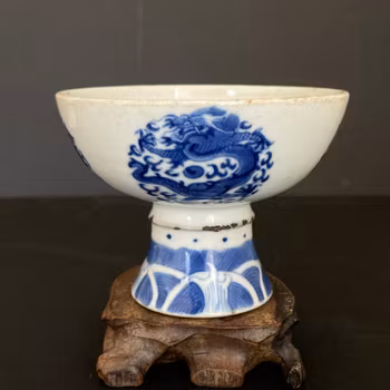 Antique Chinese blue and white stemcup with dragons, Tongzhi #1433