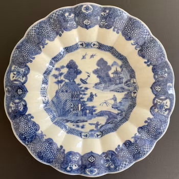 Antique Chinese plate in blue and white, Qianlong period #1462