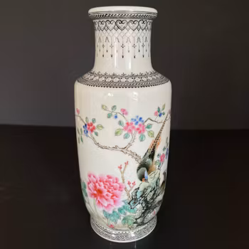 A vintage Chinese famille rose vase 1950-1970's #1522