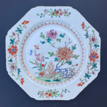 Chinese antique famille rose plate, Qianlong period #1525