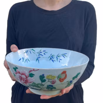 Large Chinese Antique porcelain Famille Rose bowl, Yongzheng / Qianlong #1686