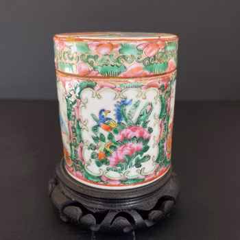 Chinese Antique Rose Medallion Lidded Porcelain Box, Late Qing Dynasty #1691