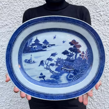 Chinese antique platter in blue and white, Qianlong period #1700