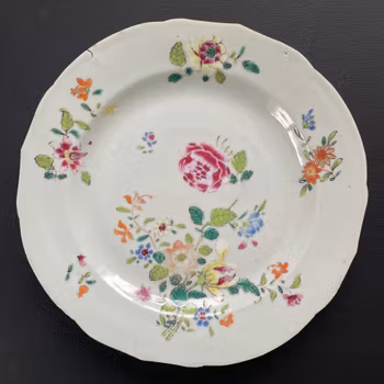 Chinese Antique Famille Rose Plate, 18th C Qianlong period #1705