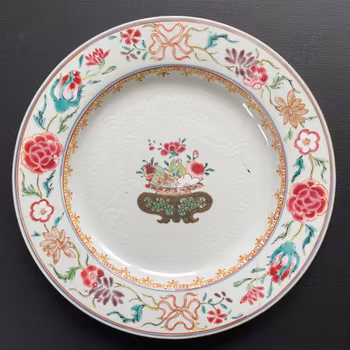 Chinese Antique Famille Rose Plate, 18th C Yongzheng / Qianlong period #1706