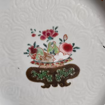 Chinese Antique Famille Rose Plate, 18th C Yongzheng / Qianlong period #1706