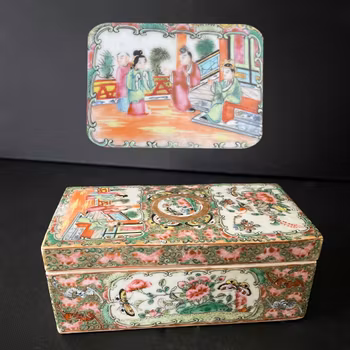 Chinese Antique Rose Medallion Lidded Porcelain brush Box, Late Qing #1715