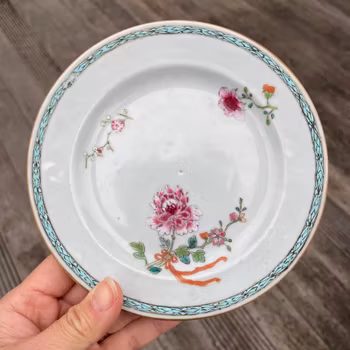 Chinese Antique Famille Rose Dish, 18th C Yongzheng / Qianlong period #1719
