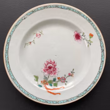 Chinese Antique Famille Rose Dish, 18th C Yongzheng / Qianlong period #1719