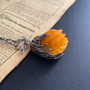 Natural amber pendant with silver egg yolk hand carved flower 37g #1758