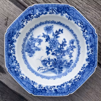 Chinese antique porcelain dish in blue and white, Qianlong period #1810