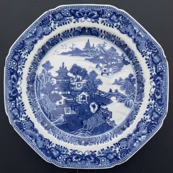 Chinese antique porcelain plate in blue and white, Qianlong period #1817