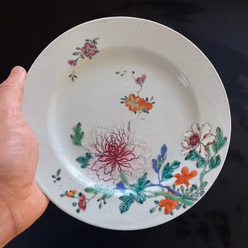 Chinese Antique Famille Rose plate, 18th C Yongzheng / Qianlong period #1820