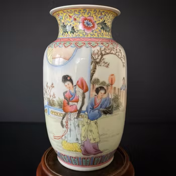 A vintage Chinese famille rose vase 1950-1970's #1822