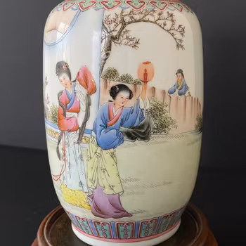 A vintage Chinese famille rose vase 1950-1970's #1822