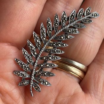 Vintage sterling silver leaf brooch with marcasite stones #1851