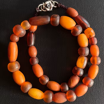 ANTIQUE NATURAL AMBER OVAL AND ROUND BEAD NECKLACE 21g #1873