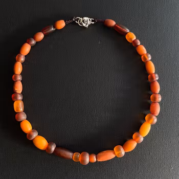 ANTIQUE NATURAL AMBER OVAL AND ROUND BEAD NECKLACE 21g #1873