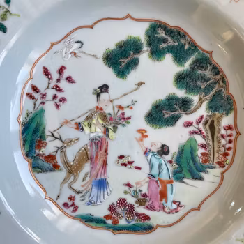 Chinese Antique Famille Rose Plate, 18th C Yongzheng / Qianlong period #1901