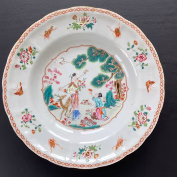 Chinese Antique Famille Rose Plate, 18th C Yongzheng / Qianlong period #1903