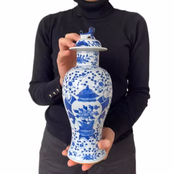 Chinese Antique underglazed blue and white lidded jar/ vase Late Qing Dynasty #1906