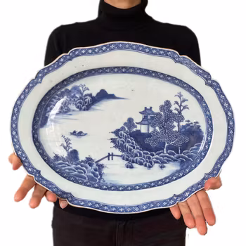 Chinese antique porcelain platter in blue and white, Qianlong period #1910