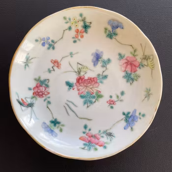 Chinese antique porcelain saucer with flowers and insects 19c Tongzhi mark #1923