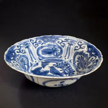 Chinese antique Klapmuts bowl in Underglazed Blue and White, Late Ming / Transition #1996