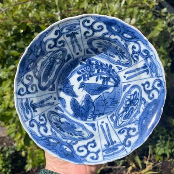 Chinese antique Klapmuts bowl in Underglazed Blue and White, Late Ming / Transition #1996