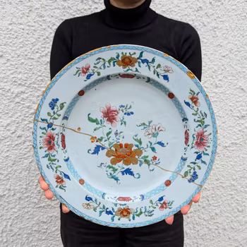 Chinese antique famille rose charger, First half of 18th c, Yongzheng / Qianlong #2126