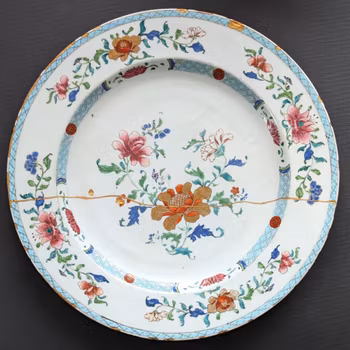 Chinese antique famille rose charger, First half of 18th c, Yongzheng / Qianlong #2126