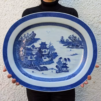 Chinese Antique porcelain platter decorated in underglazed blue and white, 18th c #2128